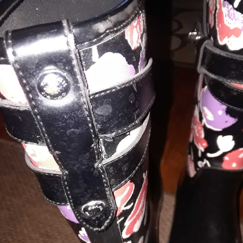 Coach  Trisha  rain boots in multi color. Size 8 - Picture 7 of 7